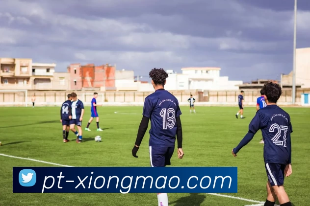 沙尔克04迎战阿里斯全力争胜力图在欧联杯中再创佳绩